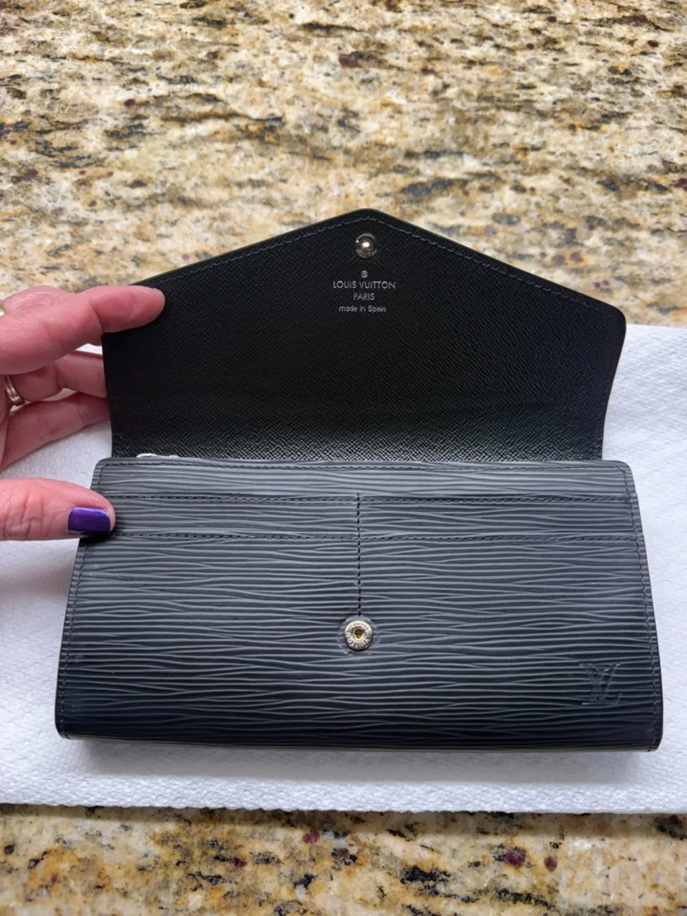 LOUIS VUITTON  Epi Portefeuille Sarah Wallet in Black - Picture 2 of 7